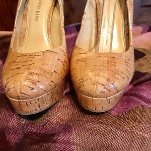 Gianni Bini leather wood design 6.5med